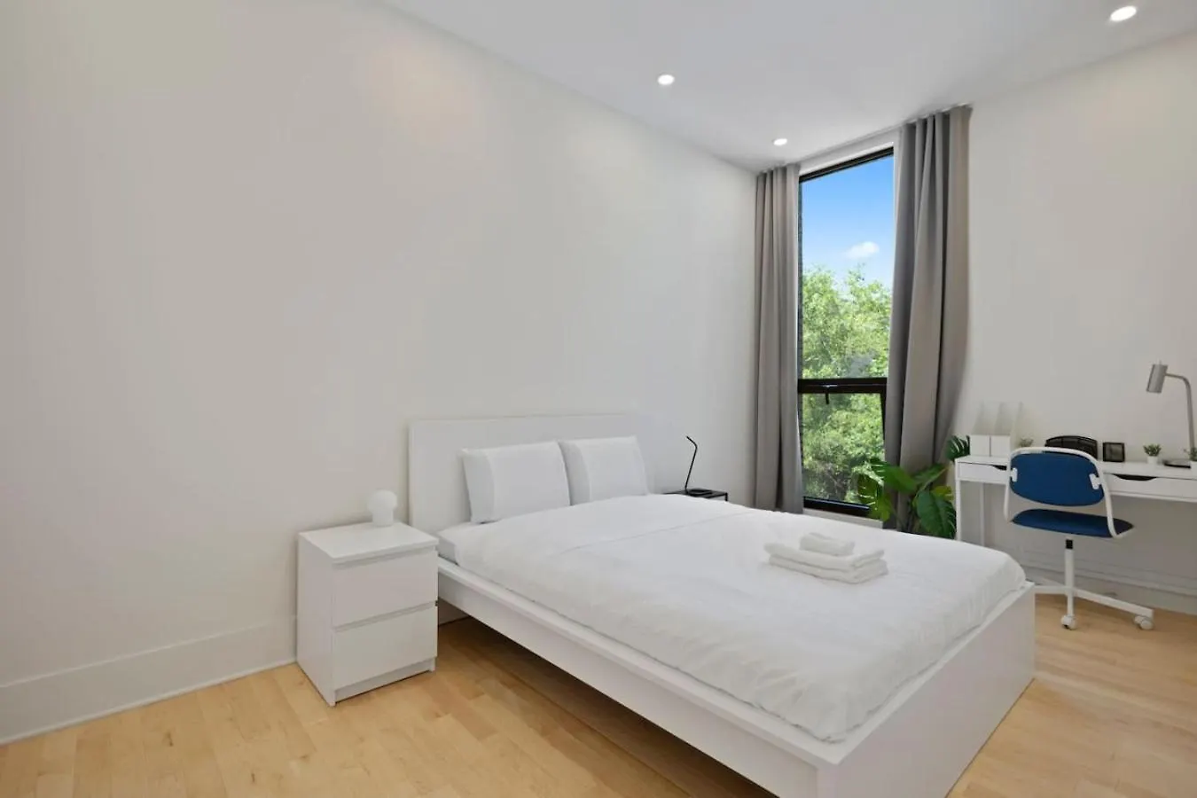 Amazing And Spacious 5Br2B In Heart Of Plateau Zt8 Montreal 0*,  Canada
