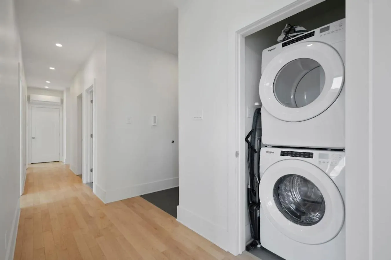 Amazing And Spacious 5Br2B In Heart Of Plateau Zt8 Montreal Canada