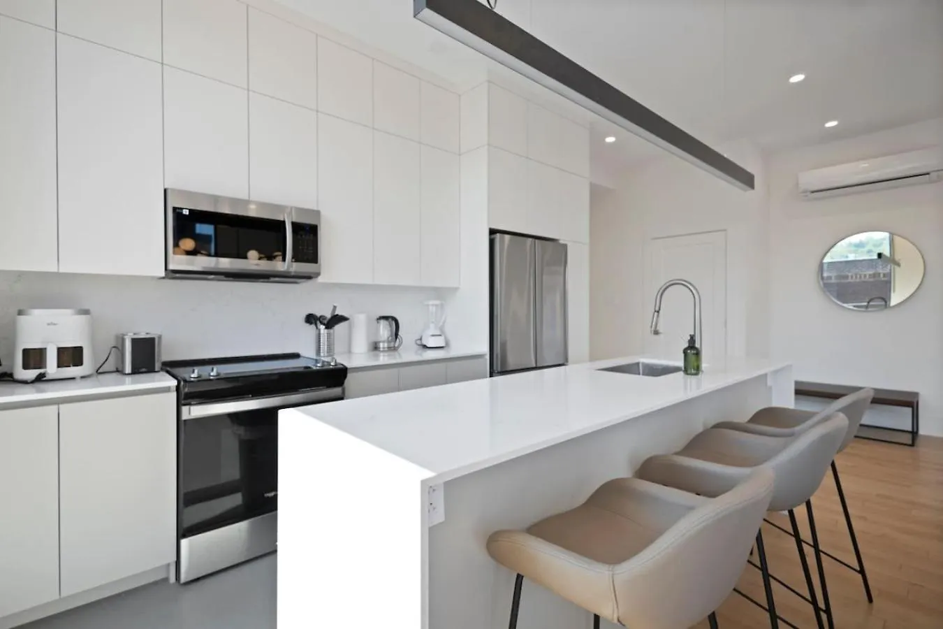 Amazing And Spacious 5Br2B In Heart Of Plateau Zt8 Montreal Canada